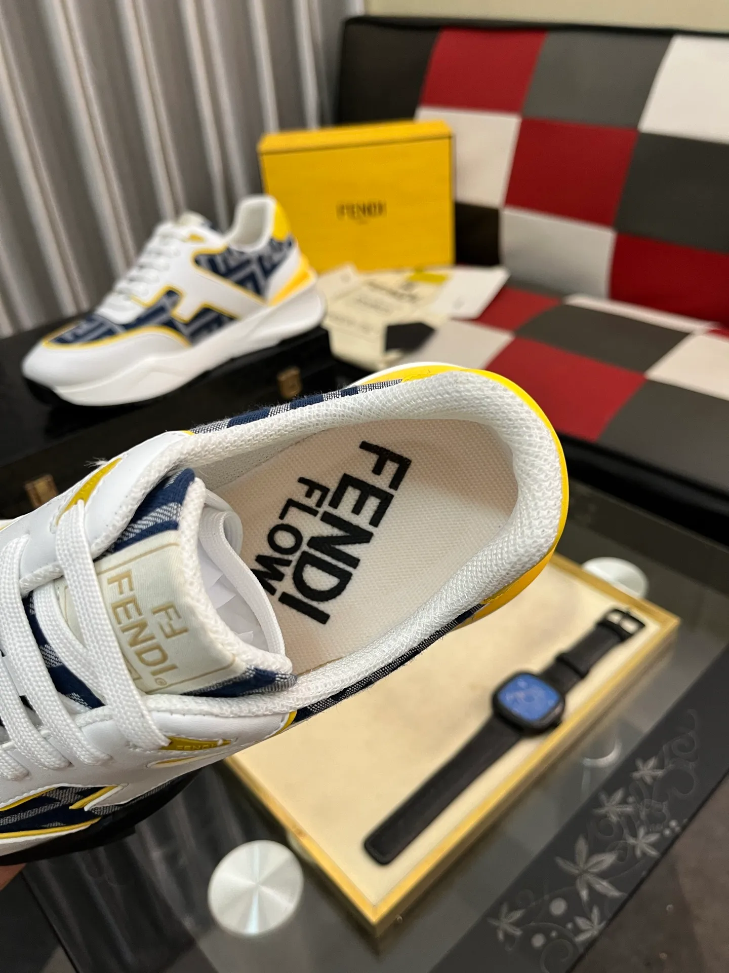 Men's men's shoes 💰560⌚️⌚️FENDI.•FENDI unique modern style sneakers. Counter purchasing🏃casual shoes😍😍 Original breathable fly-knit mesh imported from Italy (refuses to discolor and abrade feet) soles: Original soles specially provided by the original factory, super cool😍 French lazy style design ⚠️ Original quality, super comfortable and wear-resistant original soles. Code number: 38-442️⃣Colors available